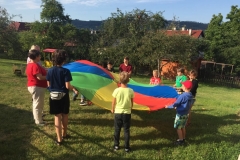 Den prvý -Stmelení detektivního týmu je pro tak náročnou práci jako je hledání zločince, velmi důležité!